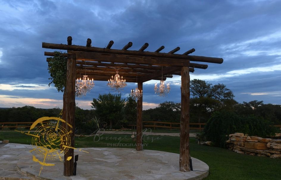 gazebo-wedding-lighting