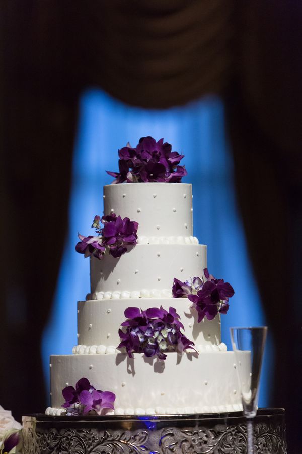 violet-and-peal-wedding-cake-with-cake-light