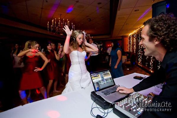 10 Tips to a Better Dance Party for Your Wedding!
