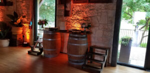 wine-barrel-tables-used-for-cupcake-and-wedding-cake-display