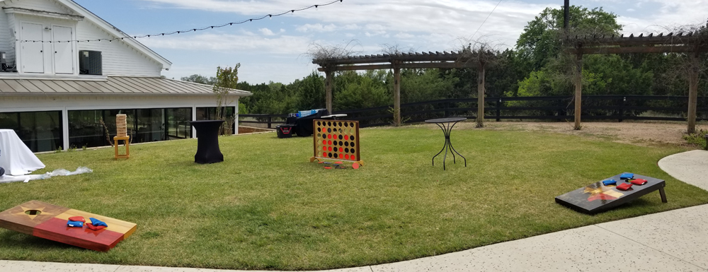 lawn-games-outside-wedding-venue